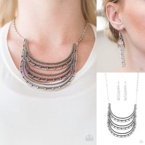 One Horse Race Silver Necklace Set